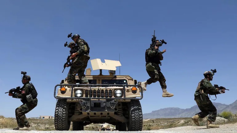 افغانستان: اولین عملیات انتقال دیپلمات‌ها و افراد تحت حفاظت فرانسه از کابل امروز انجام می‌شود
